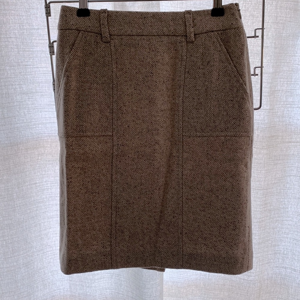 00P Ann Taylor skirt with pockets.